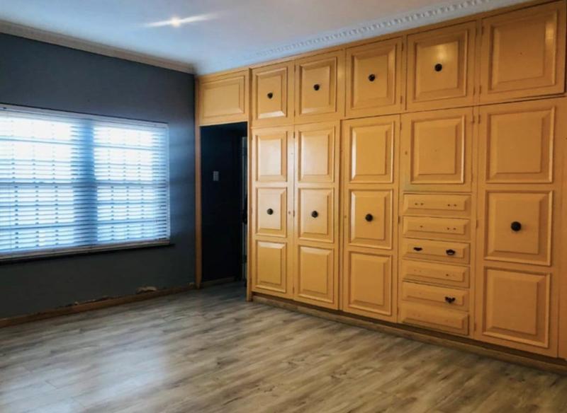 5 Bedroom Property for Sale in Grassy Park Western Cape